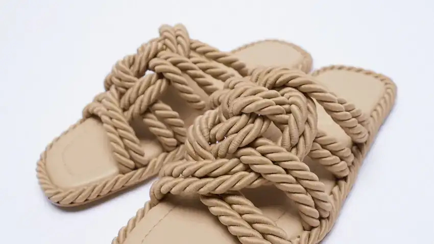 Sandalias planas nudo.