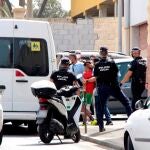 El Ministerio del Interior ha empezado a retornar a Marruecos a parte de los 800 menores que entraron en Ceuta durante el 17 y 18 de mayo y que permanecían en la ciudad autónoma.