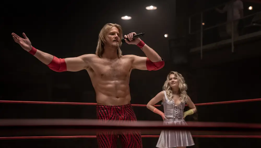 Alexander Ludwig, célebre por su papel en "Vikingos", interpreta a un luchador en "Heels" (StarzPlay)