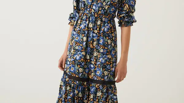 Vestido midi lace viscosa sostenible, de Springfield