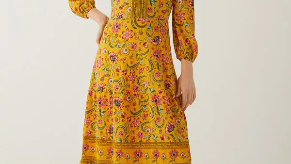 Vestido largo flores cenefas, de Springfield