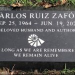 La lápida de Carlos Ruiz Zafón en el Hollywood Forever de Los Ángeles La lápida de Carlos Ruiz Zafón en el Hollywood Forever de Los Ángeles