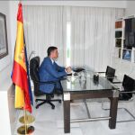 Pedro Sánchez mantiene una videoconferencia con Robles y Albares