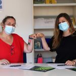 La representante de la Asociación Nena Paine, Ana María García, y la responsable de Solidaridad Social y Educación de la Fundación Unicaja, Ana Cabrera