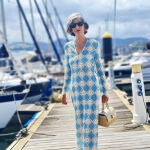 Carmen Gimeno con vestido de Zara y Converse.