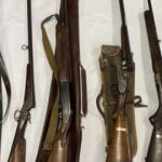 El detenido tenía un arsenal de once armas de fuego en casa