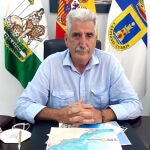 El alcalde de Chipiona, Luis Mario Aparcero, durante su comparecencia de este lunes