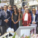 Rocío Flores, Gloria Mohedano y su marido José Antonio , Amador Mohedano, Gloria Camila Ortega y José Ortega Cano durante el 10 aniversario por el fallecimiento de Rocío Jurado en Chipiona