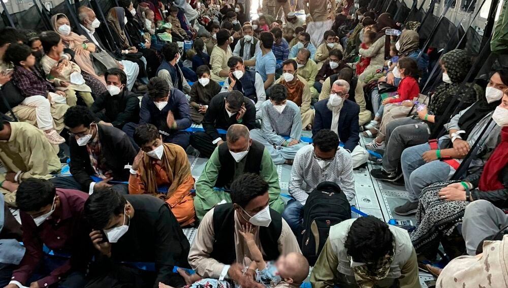 Uno de los aviones del Ejército del Aire con los afganos rescatados