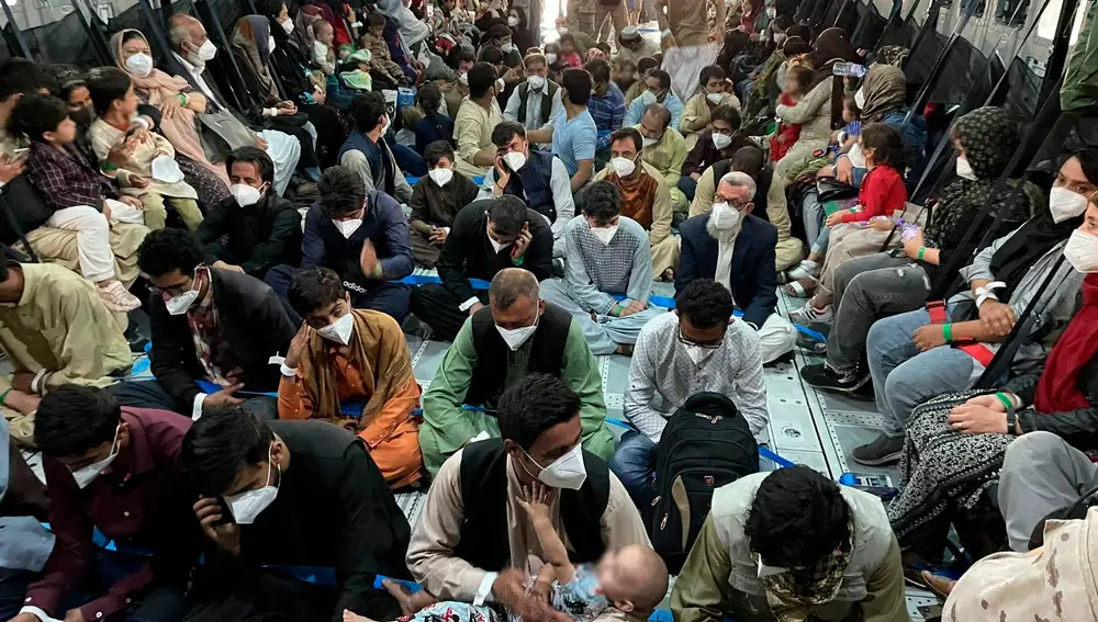 Uno de los aviones del Ejército del Aire con los afganos rescatados