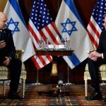 El Secretario de Estado Antony Blinken junto al Primer Ministro Israelí Naftali Bennett, antes de reunirse con Biden