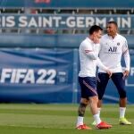 Messi y Mbappé en el entrenamiento del PSG