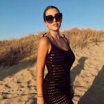 Alba Díaz disfrutando en la playa.