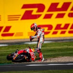 Marc Márquez se fue al suelo en la primera vuelta del Gran Premio de Gran Bretaña en Silverstone