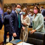 El secretario general del PP, Teodoro García Egea (i), a su llegada a una Comisión de Transición Ecológica y Reto Demográfico