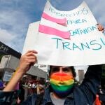 Una manifestación a favor de los derechos trans