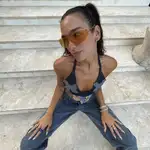 Dua Lipa con estética de los noventa.