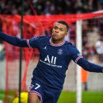 Kylian Mbappé celebra un gol con el PSG.