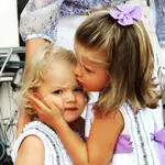 La infanta Sofía y la princesa Leonor de pequeñas