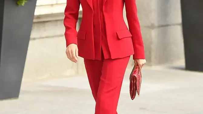 Reina Letizia con pantalón sastre.