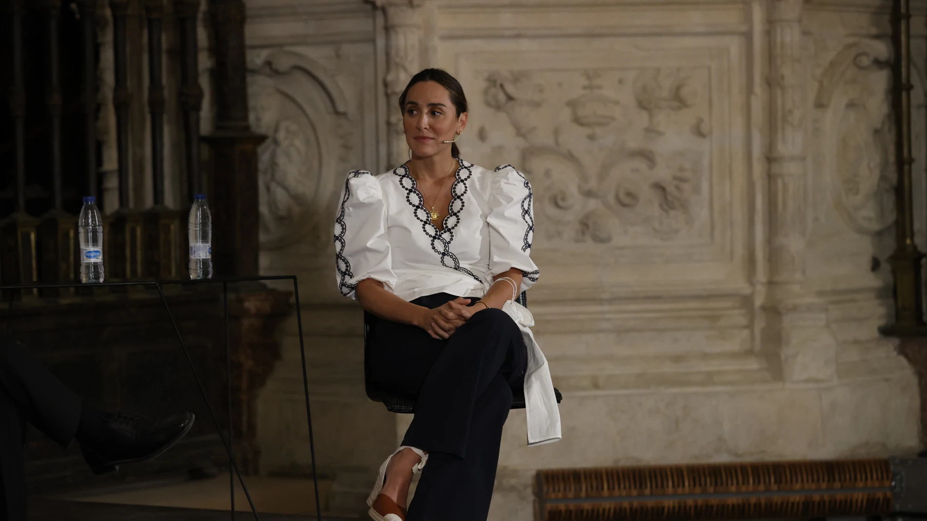 Tamara Falcó con pantalón sastre.