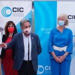 La ministra de Educación y Formación Profesional, Pilar Alegría, y el presidente de Cantabria, Miguel Ángel Revilla, intervienen durante una visita a la empresa Consulting Informático (CIC), a 2 de septiembre de 2021, en el Parque Científico y Tecnológico de Cantabria, en Santander, Cantabria