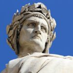 Escultura del «padre del idioma italiano», Dante Alighieri (1265-1321)