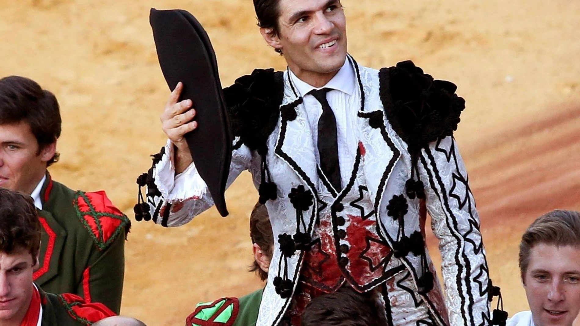 El diestro Pablo Aguado, triunfador de la tradicional corrida Goyesca en la Plaza de Toros de Ronda / Foto: EFE