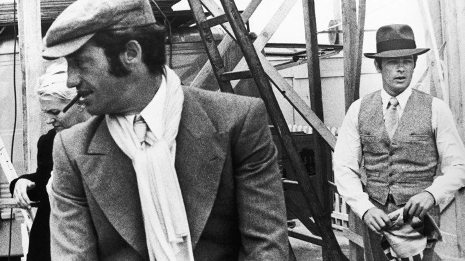 Belmondo (a la izda.) con Alain Delon durante el rodaje en 1969 de la cinta «Borsalino».