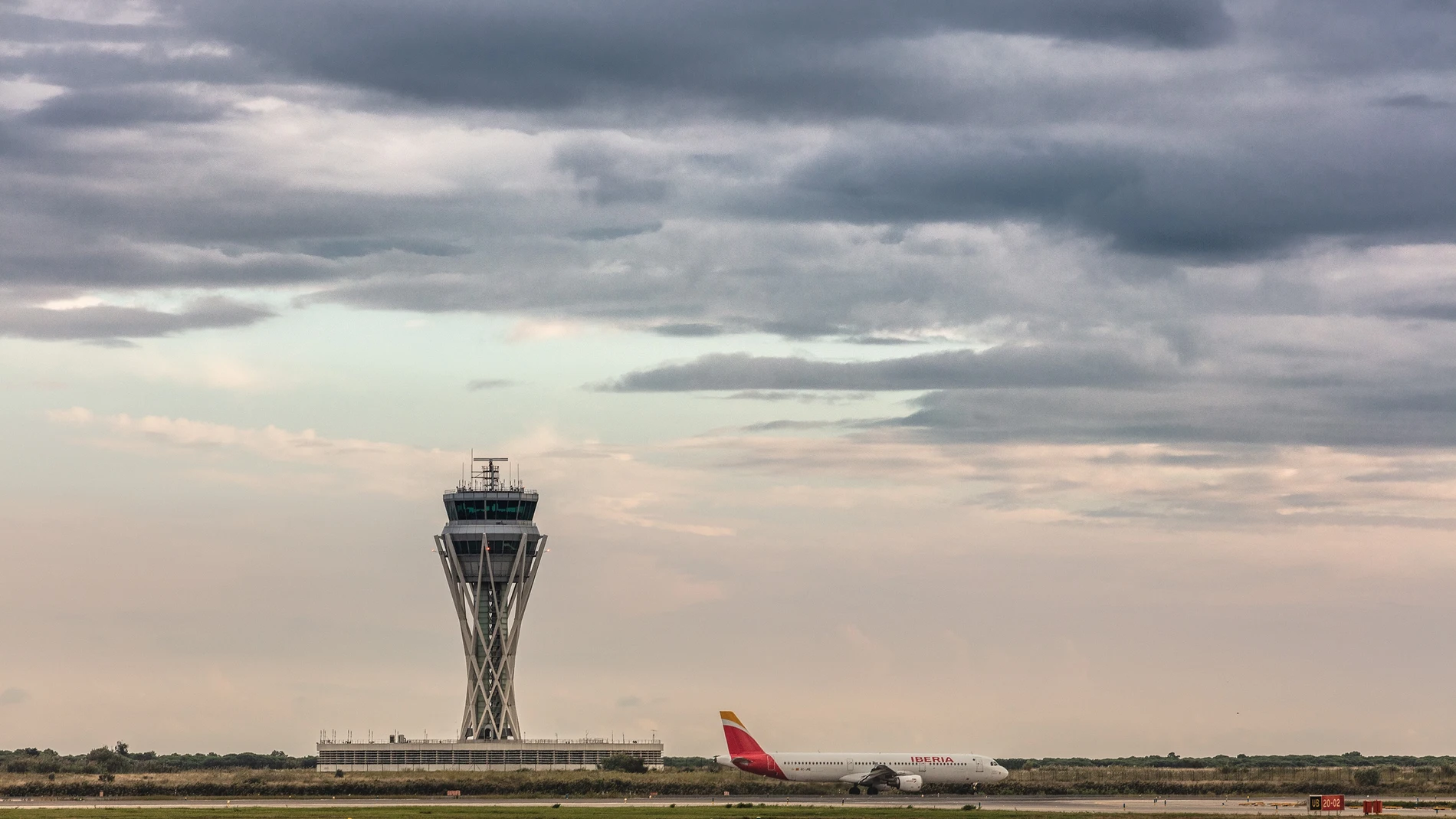 Torre de control del Aeropuesto de Barcelona-El Prat