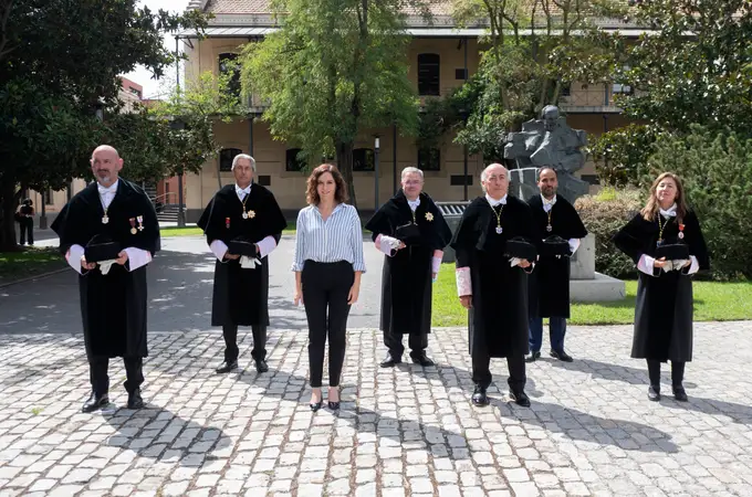Ayuso dará más financiación a las universidades, si los alumnos consiguen empleo Ayuso dará más financiación a las universidades, si los alumnos consiguen empleo