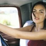 Mujer conduciendo