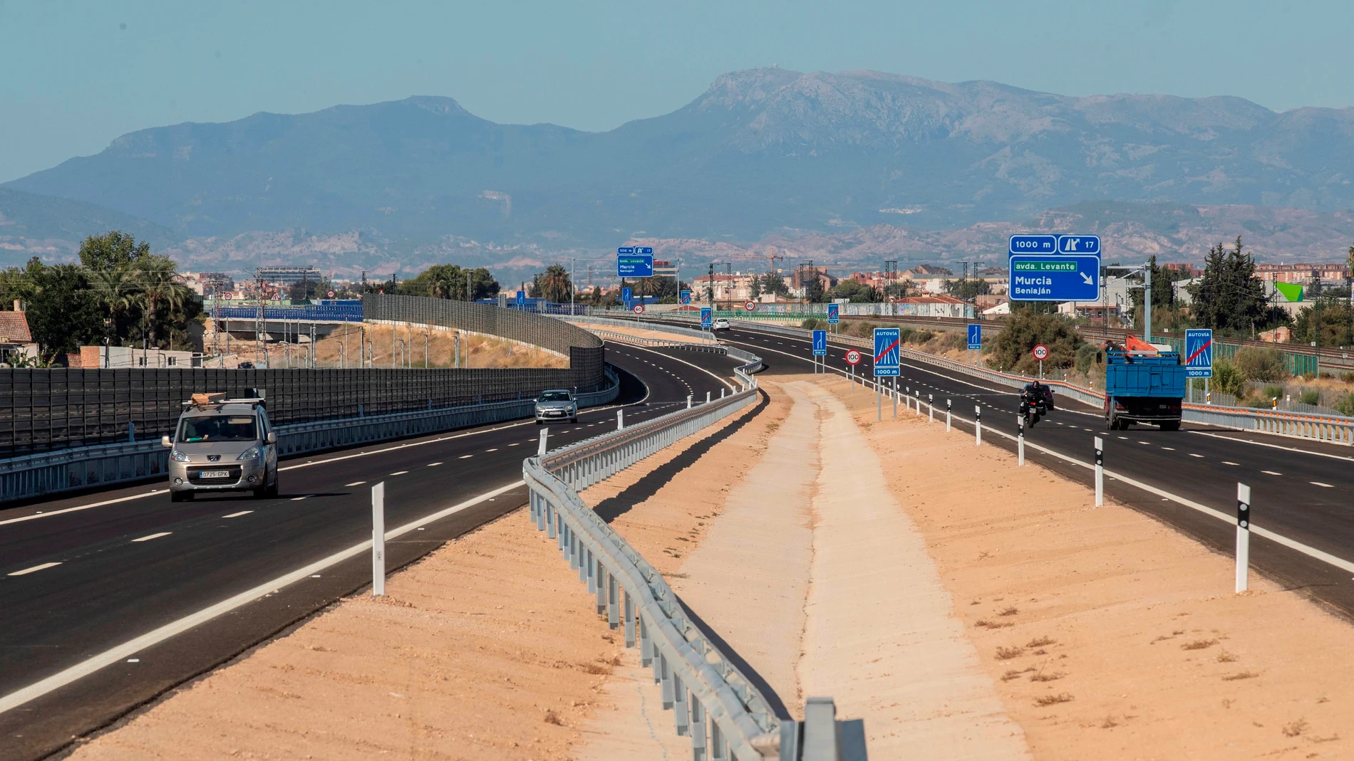 El accidente de tráfico ha ocurrido tras el vuelco de un turismo en la autovía A-7, a la altura de Lorca.