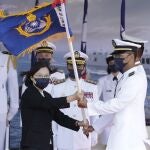 La presidenta de Taiwán Tsai Ing-wen supervisa la puesta en marcha de un barco de guerra de fabricación local