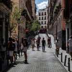 Pese al foco mediático, Malasaña ha seguido con su ritmo habitual de tranquilidad y vecinos en la calle