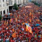 Centenares de personas participan en la manifestación convocada por la ANC en Barcelona con motivo de la Diada.