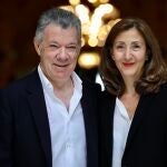 Juan Manuel Santos, expresidente de Colombia e Ingrid Betancourt, política secuestrada por las FARC, dialogan en el libro “Una conversación pendiente”.￼￼￼