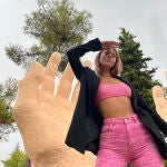 Anita Matamoros con vaqueros de Bershka.