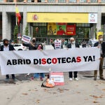 La asociación España de Noche protesta ante el Ministerio de Sanidad para exigir una apertura tota de la actividad