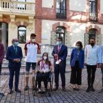 El presidente de la Junta recibe a los deportistas que participaron en los Juegos Olímpicos y Paralímpicos de Tokio