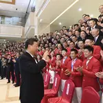 El presidente Xi Jinping con deportistas
