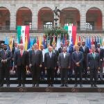 MEX1890. CIUDAD DE MÉXICO (MÉXICO), 18/09/2021.- Fotografía cedida hoy por la Presidencia de México, que muestra a los mandatarios asistentes a la cumbre de la Comunidad de Estados Latinoamericanos y Caribeños (Celac), en Ciudad de México. El presidente de México, Andrés Manuel López Obrador inauguró este sábado la cumbre de la Comunidad de Estados Latinoamericanos y Caribeños (Celac), donde participan más de una decena de mandatarios de la región, con el llamamiento a que la región construya algo parecido a la Unión Europea. EFE/Presidencia de México/SOLO USO EDITORIAL/SOLO DISPONIBLE PARA ILUSTRAR LA NOTICIA QUE ACOMPAÑA (CRÉDITO OBLIGATORIO)
