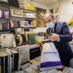 El ministro de Cultura y Deporte, Miquel Oceta, visitó el certamen literario