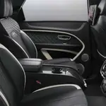 Nuevas pantallas traseras maxi para Bentayga y Flying Spur
