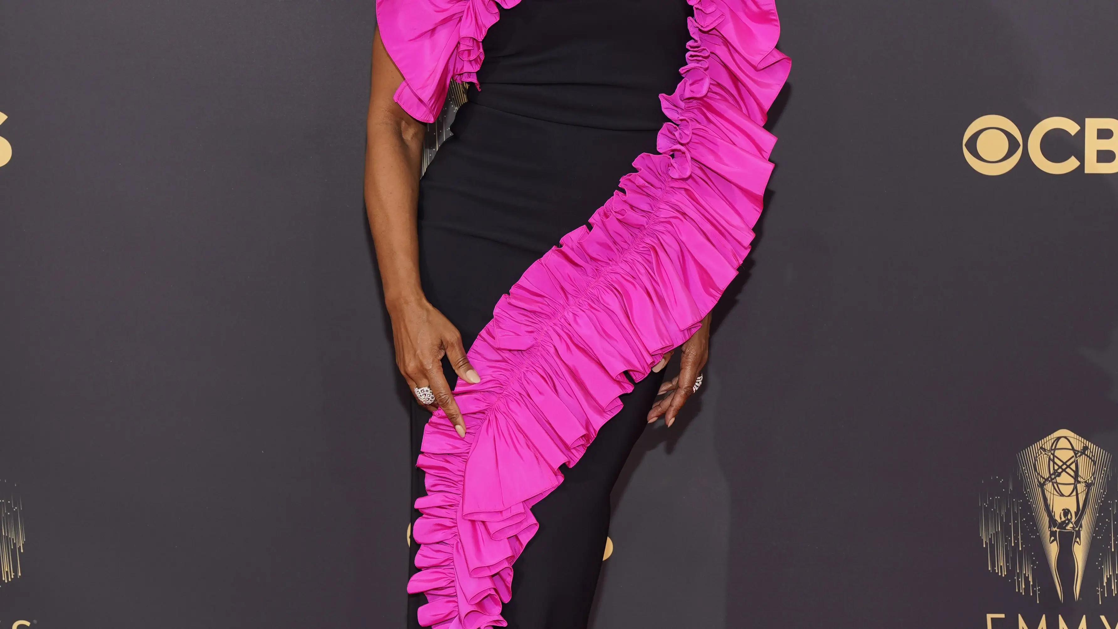 Angela Bassett en la alfombra roja de los Premios Emmy 2021.