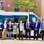 El delegado territorial de la Junta, Augusto Cobos, presenta en Cigales (Valladolid), el Bono Rural de Transporte Gratuito