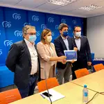 El presidente del PP, Carlos Mazón (en el centro), la portavoz, María José Catalá, el portavoz de Economía, Rubén Ibáñez (dcha) y José Antonio Rovira (izda)