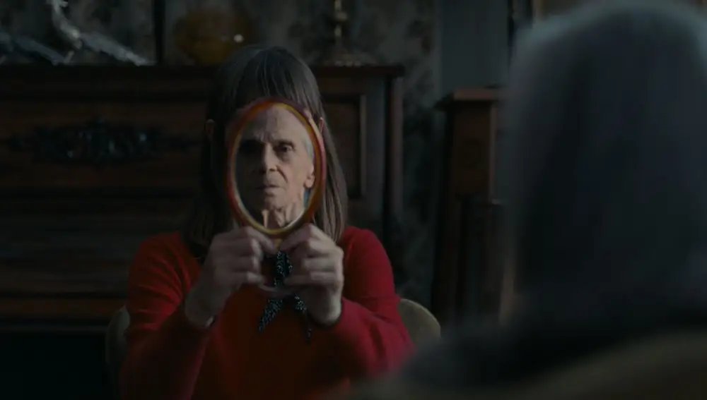 La casi debutante Almudena Amor ("El buen patrón") y Vera Valdez protagonizan "La abuela"