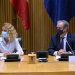 La presidenta del Congreso de los Diputados y el presidente del Consejo General de Colegios Farmacéuticos durante la celebración anticipada del Día Mundial del Farmacéutico