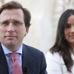 Almeida y Villacis durante el acto de celebración de los 100 primeros días de su coalición de gobierno en el Palacio de Cibeles